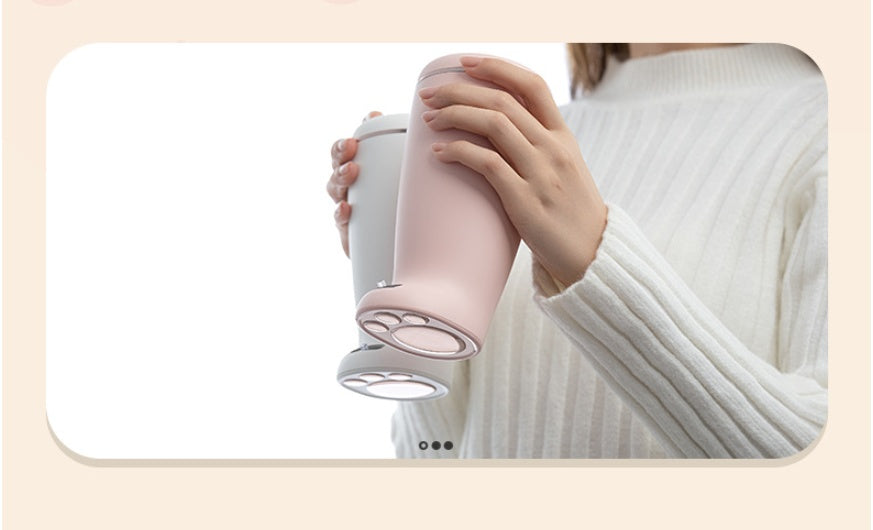 The New Cartoon Cat Claw Washes The Mobile Desktop